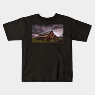 Old Barn at a Family Farm Kids T-Shirt